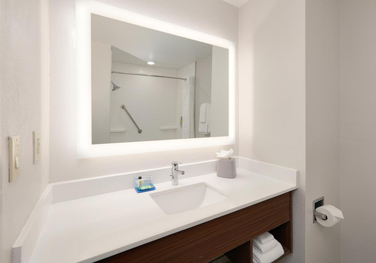 Holiday Inn Express & Suites San Antonio Nw Near Seaworld By Ihg Экстерьер фото